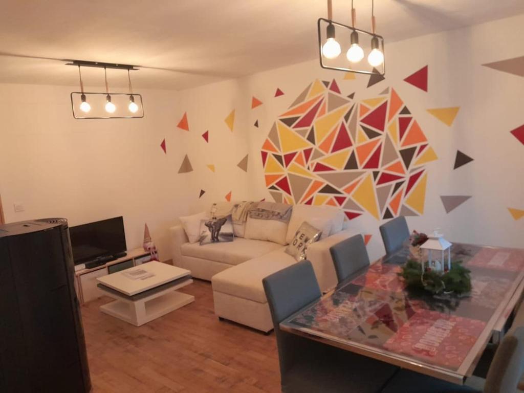 Posezení v ubytování Logement neuf 6 personnes max dans ancienne ferme