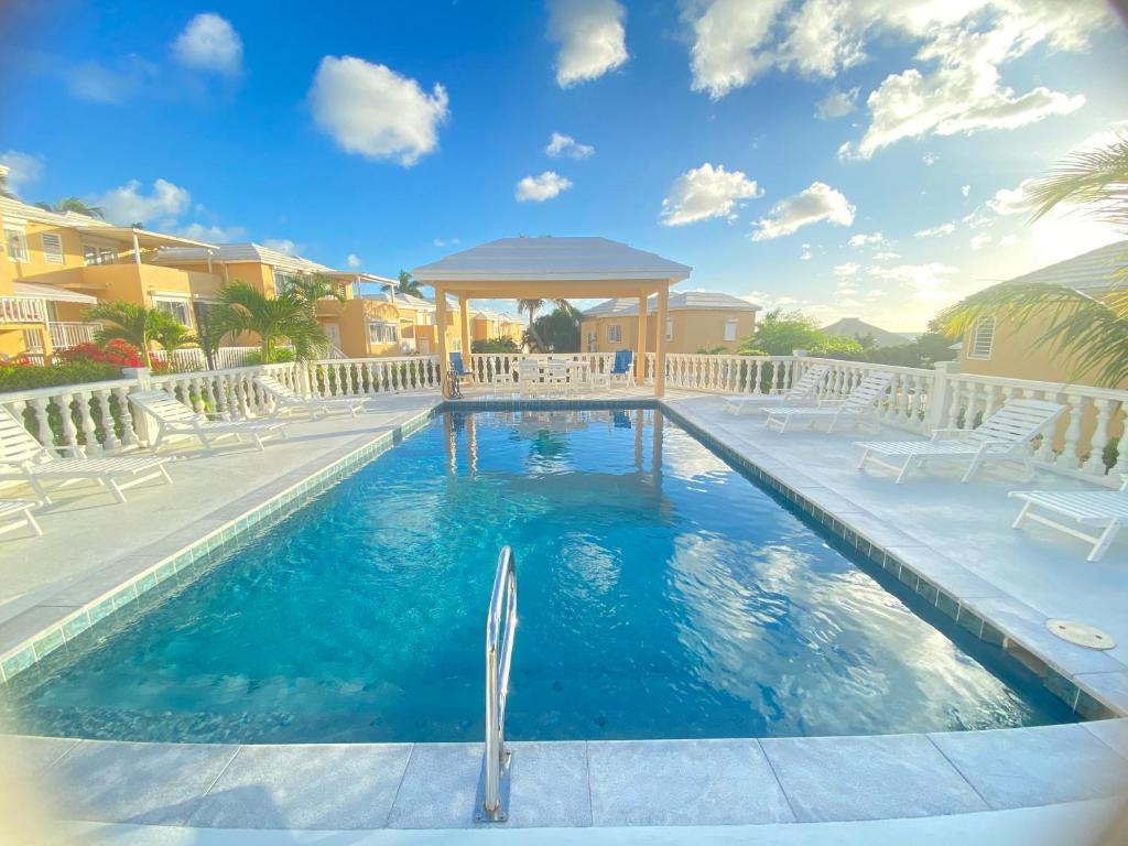 Modern Studio in Pelican with pool-walk to Beach, Dining, Entertainment