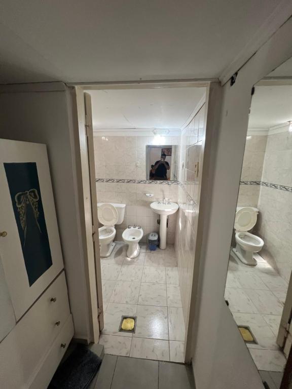 a bathroom with two toilets and a sink at La casa del varón in Mina Clavero