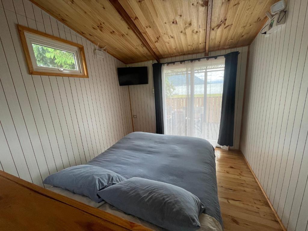 En eller flere senge i et værelse på Bauda Cabaña Costera