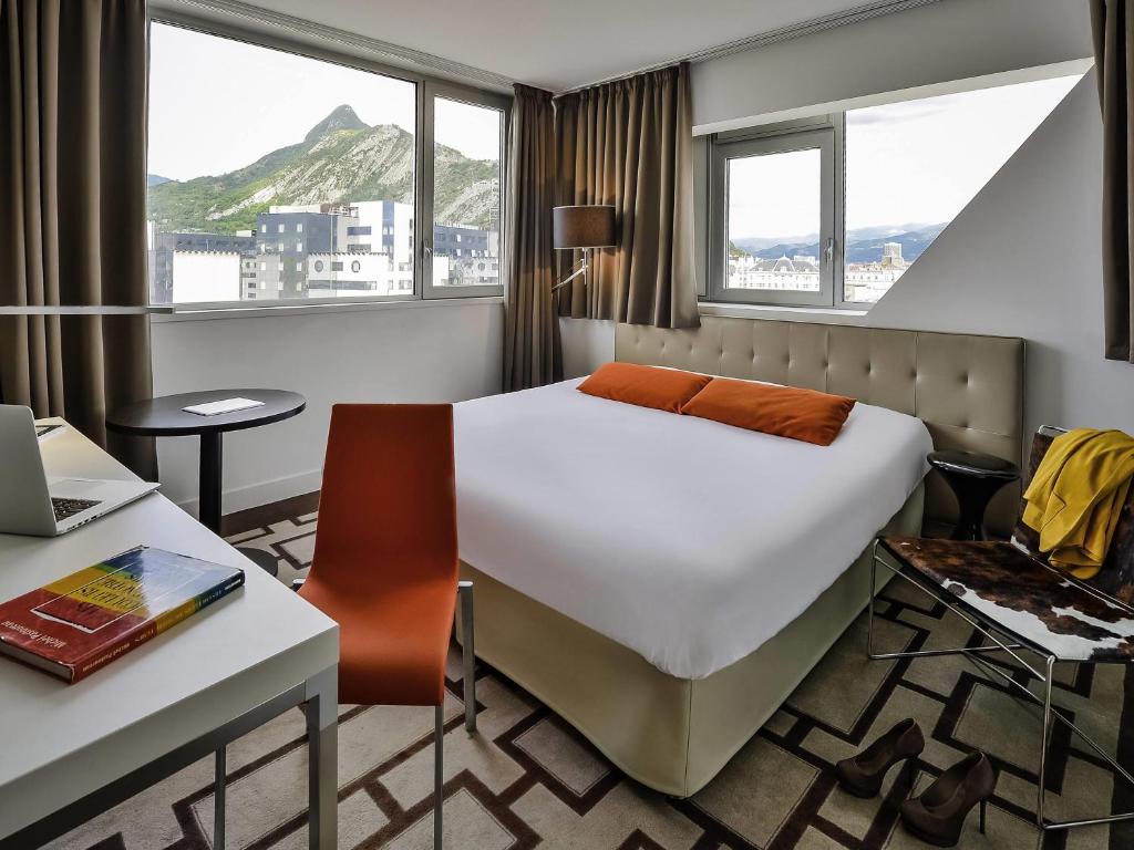 Postel nebo postele na pokoji v ubytování Adagio Grenoble Centre