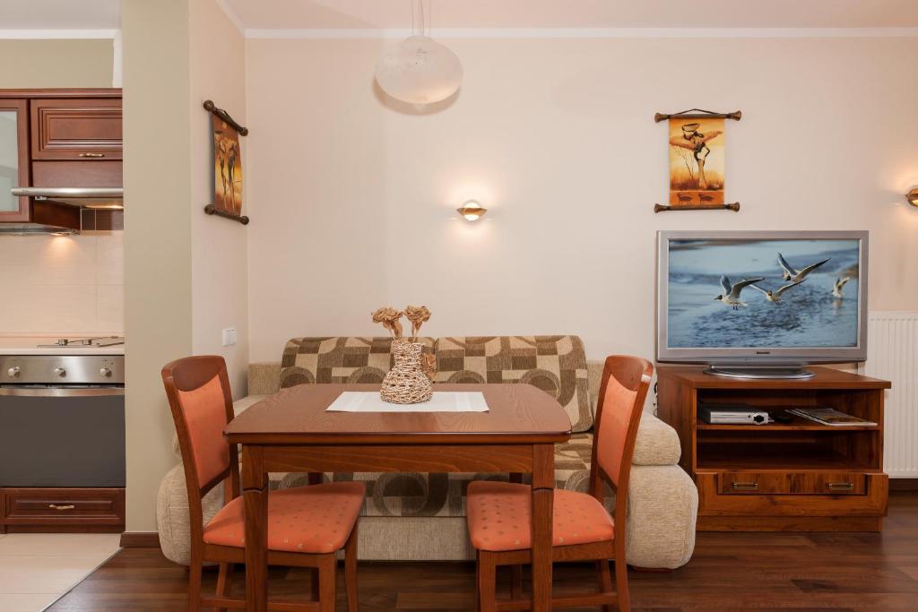 Kuchyňa alebo kuchynka v ubytovaní Apartamenty Pod Orłami by Noclegi Renters