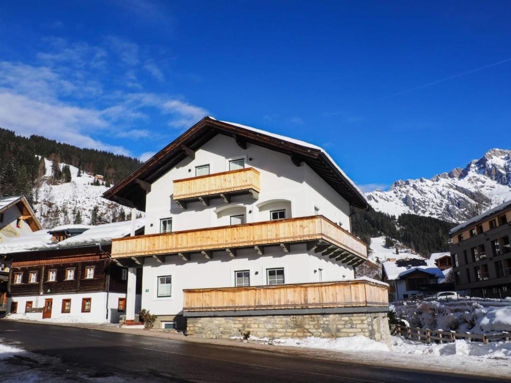 O vedere generală la munți sau o vedere la munte luată de la acest apartament