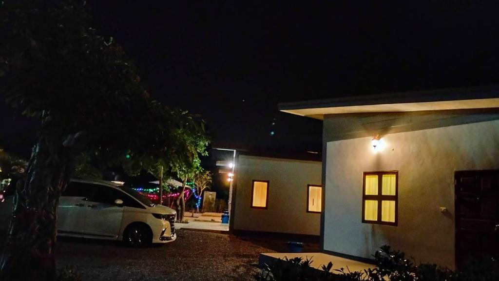 Het gebouw waarin de villa zich bevindt