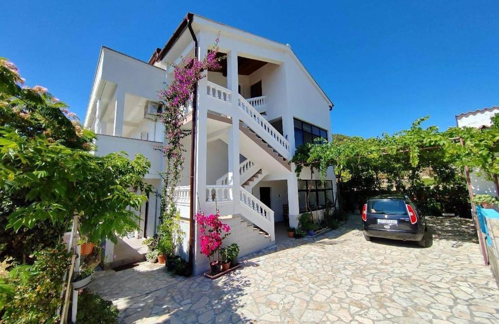 Apartments with parking space Barbat, Rab - 25045