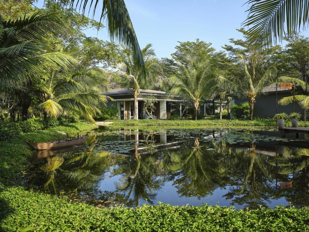 Bungalow Deluxe với Hồ Bơi Riêng và Tầm Ra Khu Vườn