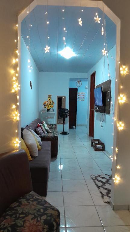 a living room with a couch and a tv and lights at Casa no coração de Areia in Areia