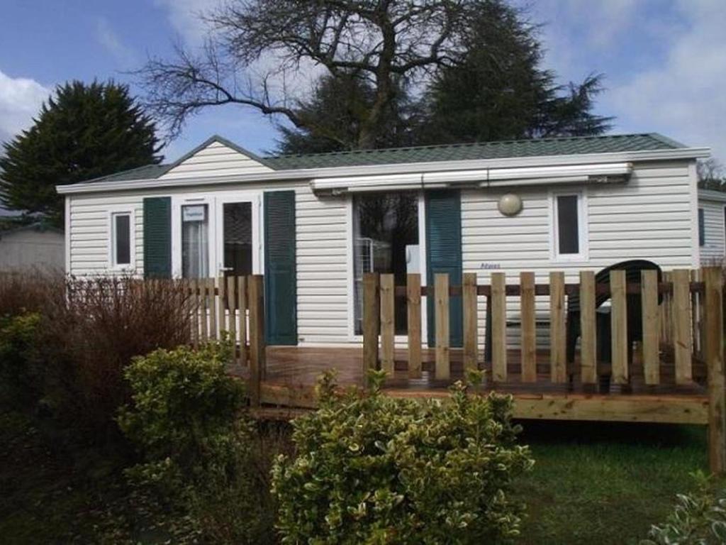 Tòa nhà nơi khu cắm trại tọa lạc