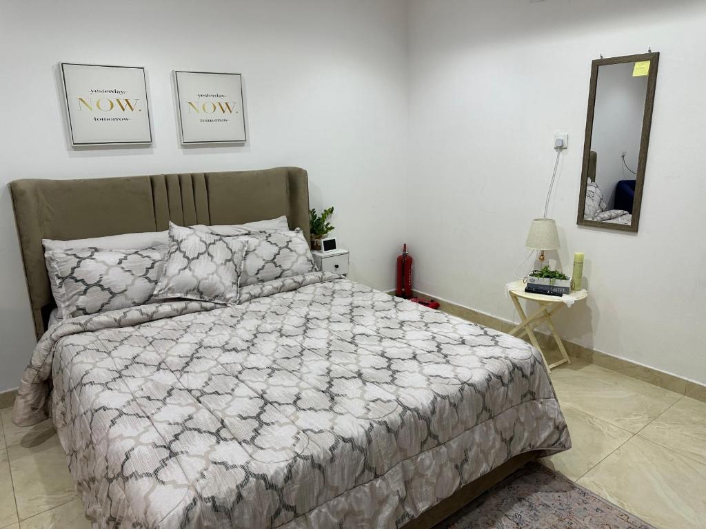 En eller flere senge i et værelse på شقق راقية بأثاث حديث وراقي 1