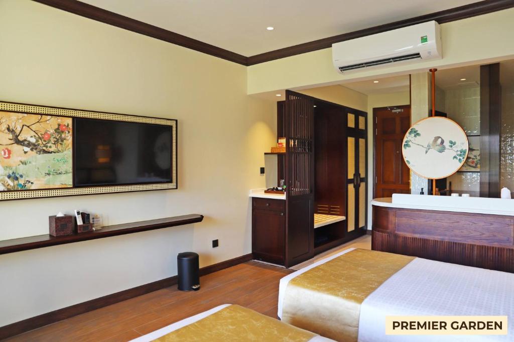 Premier Twin Garden View with Balcony
