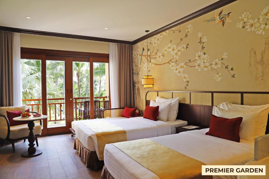 Premier Twin Garden View with Balcony