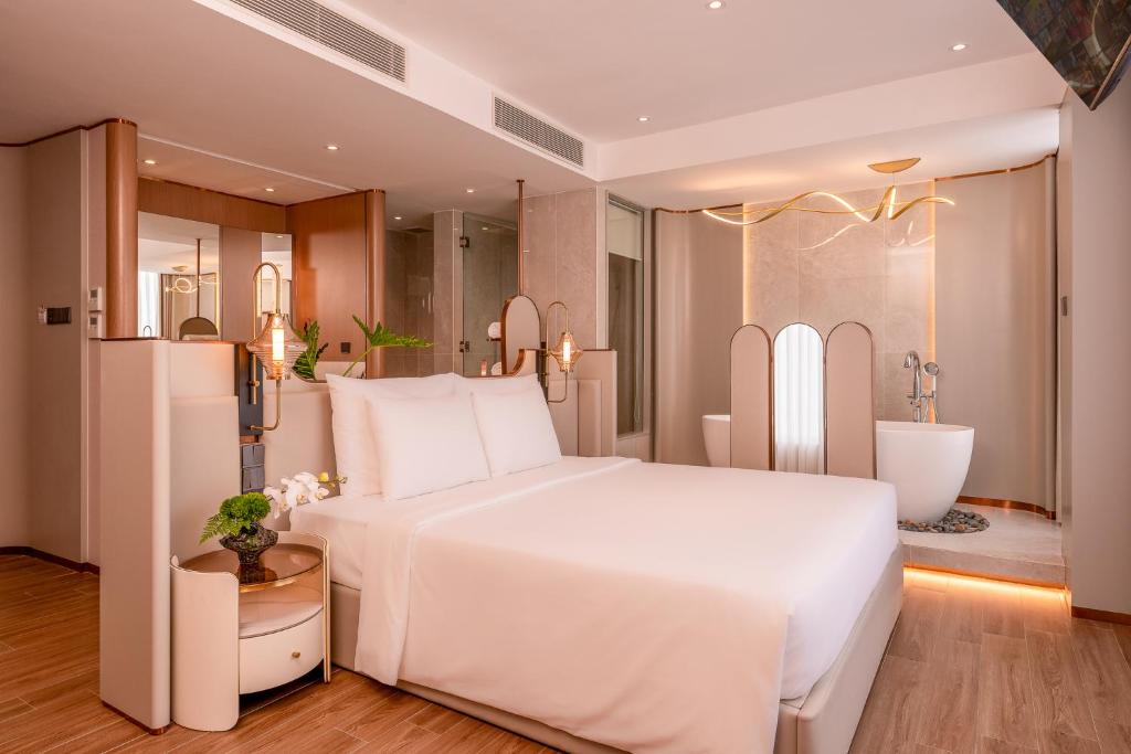 RAMADA ENCORE BY WYNDHAM SAIGON D1 - Formerly M Boutique Hotel Saigon - 