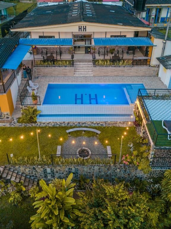 an overhead view of a swimming pool in a building at Hotel Casa campestre HH in Quimbaya