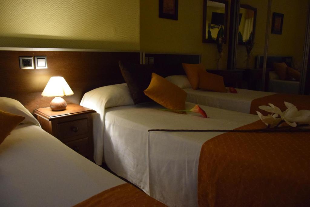 Hotel Complutense - Vierpersoonskamer