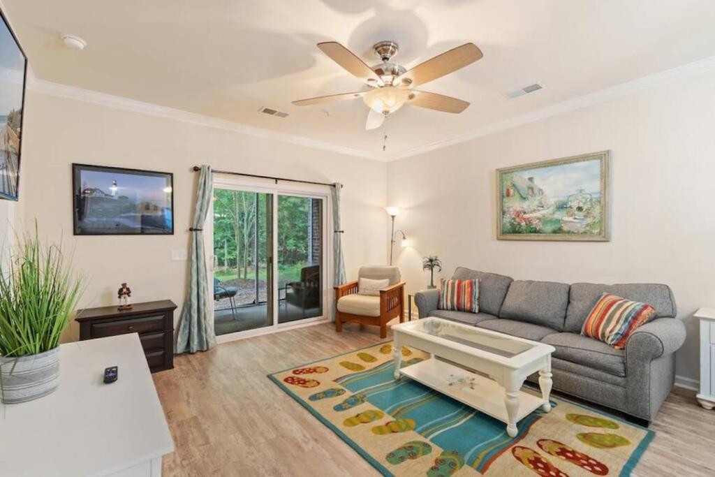 Et opholdsområde på Dog Friendly 2Bdrm- Free Christmas Gift w Stay