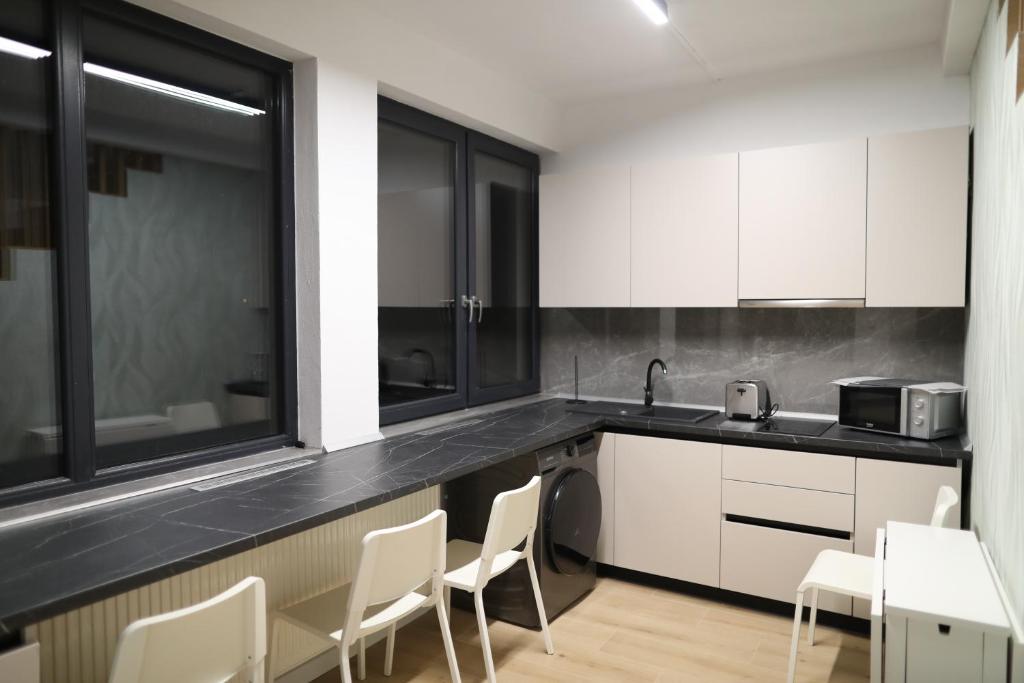 Cucina o angolo cottura di 44roomsMarghita