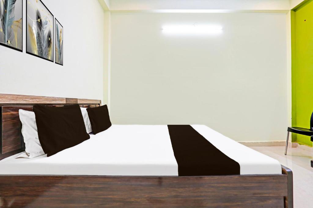 Postel nebo postele na pokoji v ubytování SPOT ON Love Buffet Restaurant & Benquet Holl