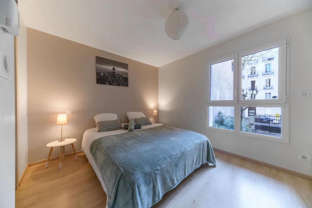 Postel nebo postele na pokoji v ubytování Maison Russie - Grande maison climatisée avec parking centre ville