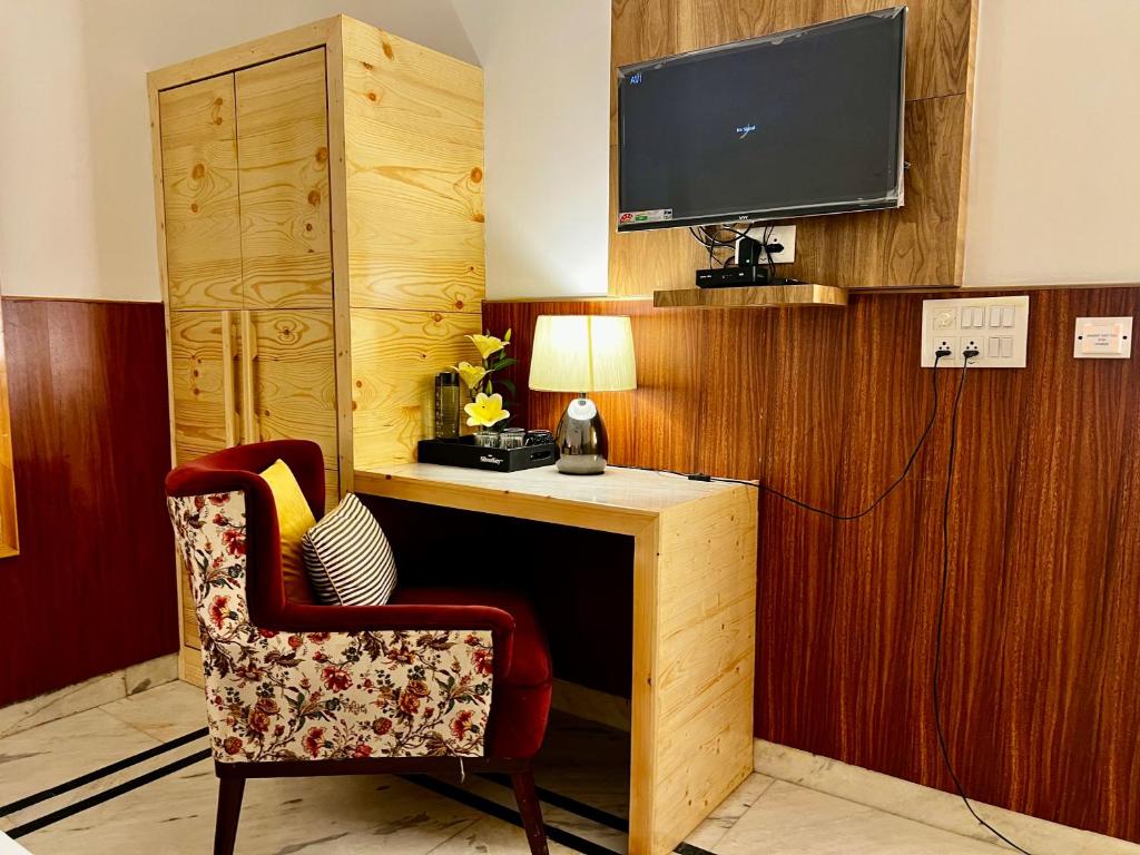 تصویر اتاق‌های Divine Inn Hotel Near Rajouri Garden Main Market - تصویر ۲