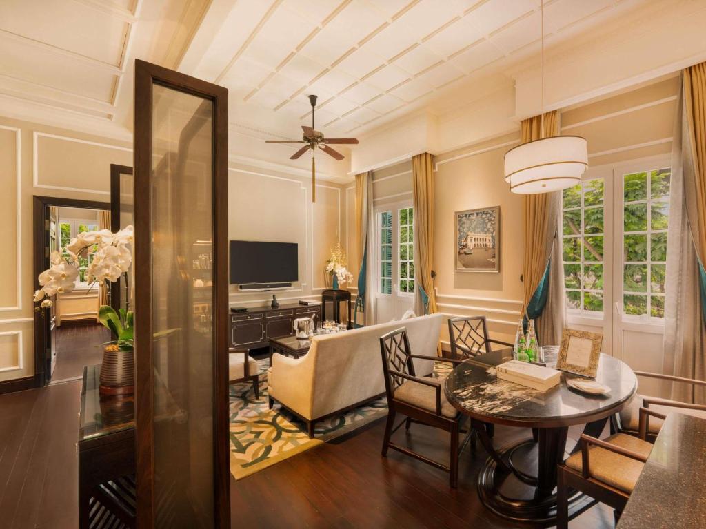 Heritage Wing Graham Greene Suite with King Beds - Metropole Privileges and Benefits