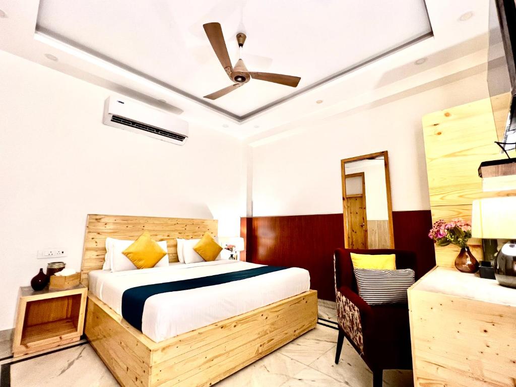 a bedroom with a bed and a ceiling fan at Divine Inn Hotel Near Rajouri Garden Main Market in New Delhi