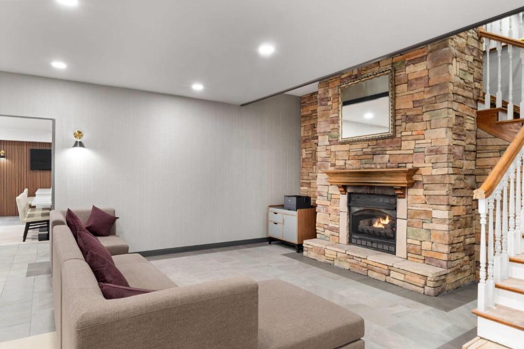 Wingate Suites By Wyndham Mansfield Ontario photo