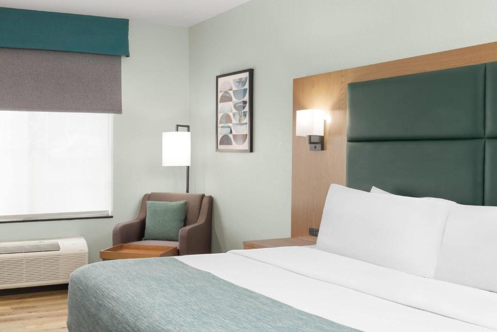 Wingate Suites By Wyndham Mansfield Ontario photo