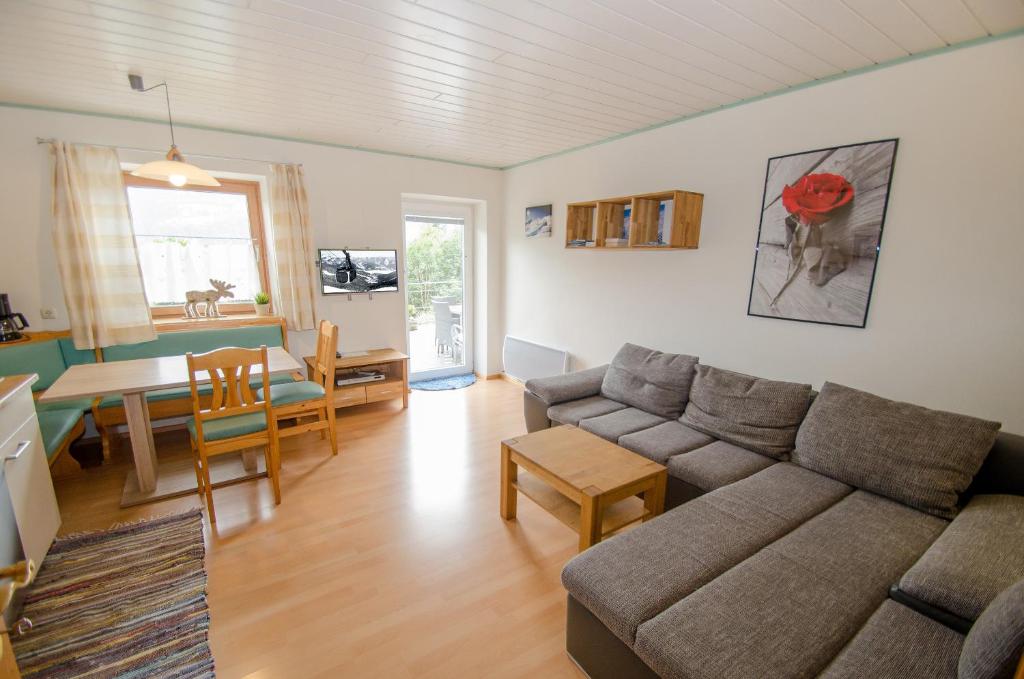 A seating area at Appartementhaus LAKE VIEW by All in One Apartments