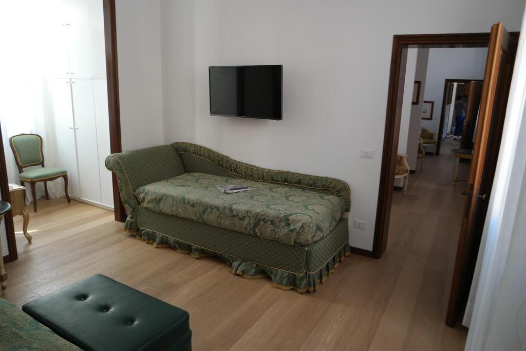 Savoia e jolanda Apartments - Three-Bedroom Apartment