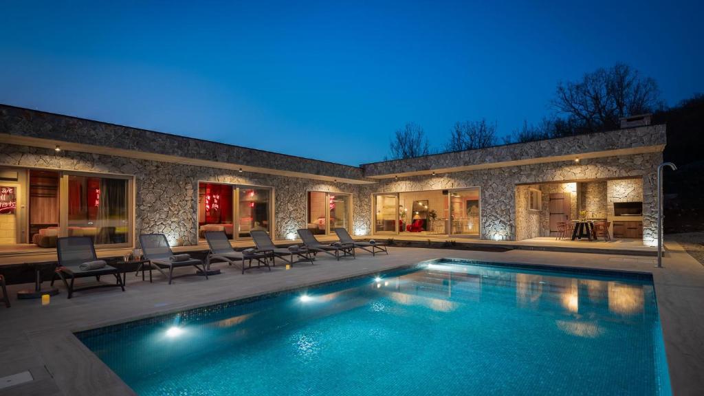 Swimmingpoolen hos eller tæt på Villa Fantazija - Split by Villas Guide