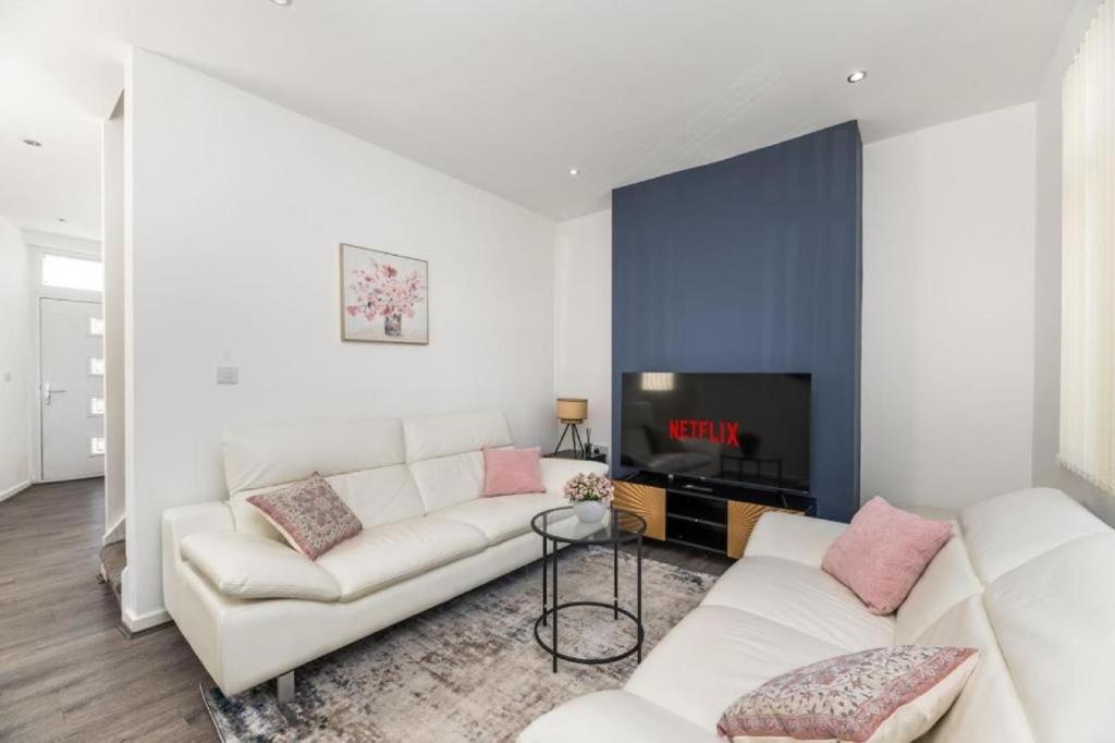 Et opholdsområde på Leeds Beautiful Home - Parking - Yorksha Property