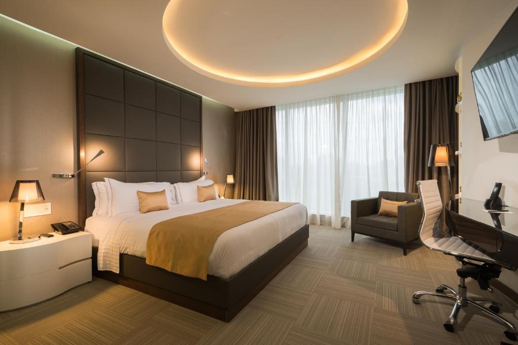 Giường trong phòng chung tại Hotel Las Americas Golden Tower Panamá