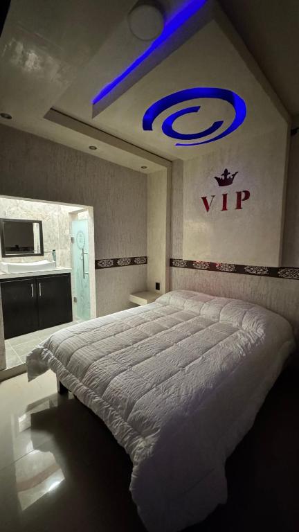a bedroom with a large bed with a blue light at Hotel VIP in Tequesquitengo