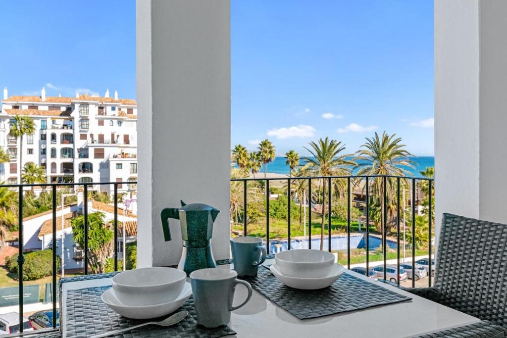 Sea Views Apartment with Terrace and Pools