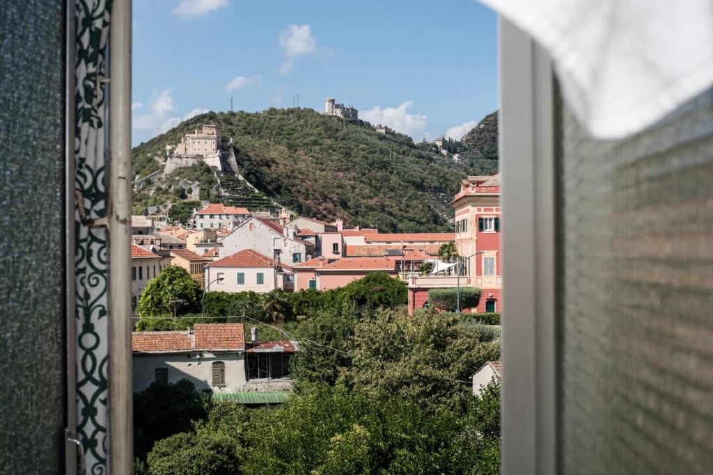 Nespecifikovaný výhled na hory nebo výhled na hory při pohledu z hotelu