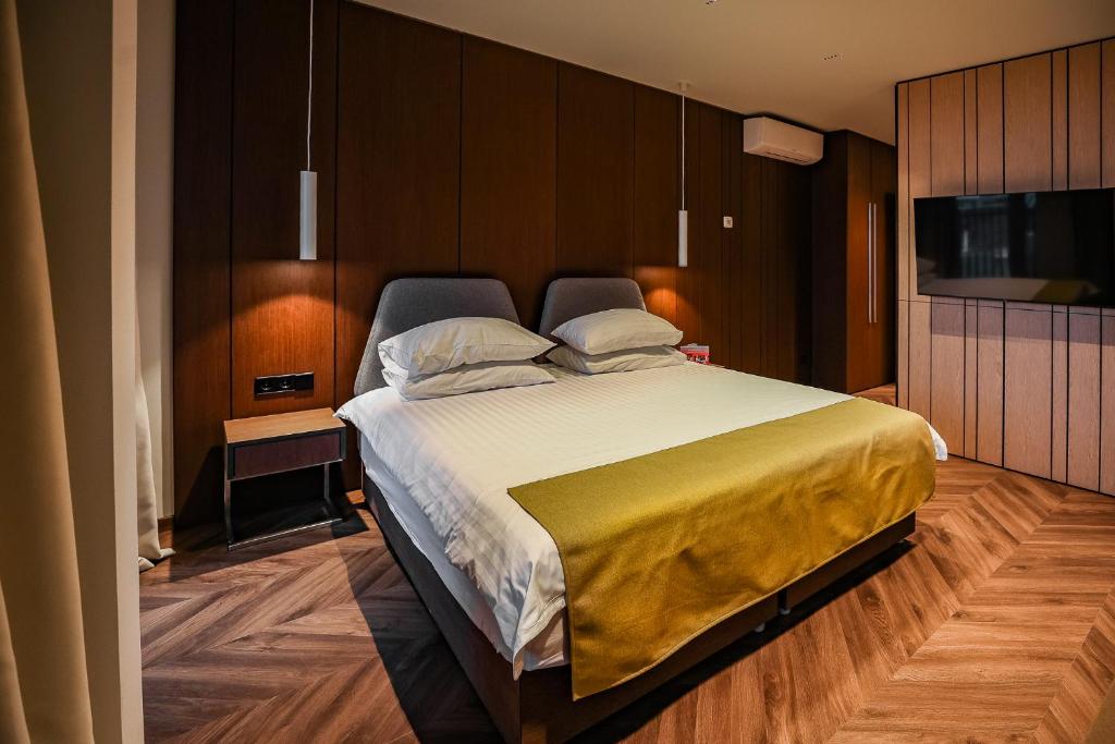 Ένα ή περισσότερα κρεβάτια σε δωμάτιο στο Mana Suites & Sea SPA