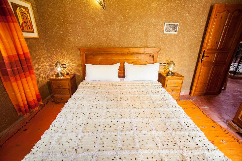 Postel nebo postele na pokoji v ubytování Riad Soleil du Monde