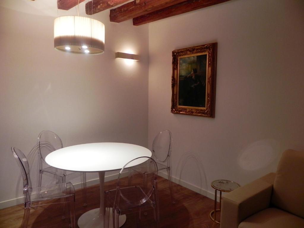 A seating area at Home Venice Apartments-Rialto 1 - 2 - 3
