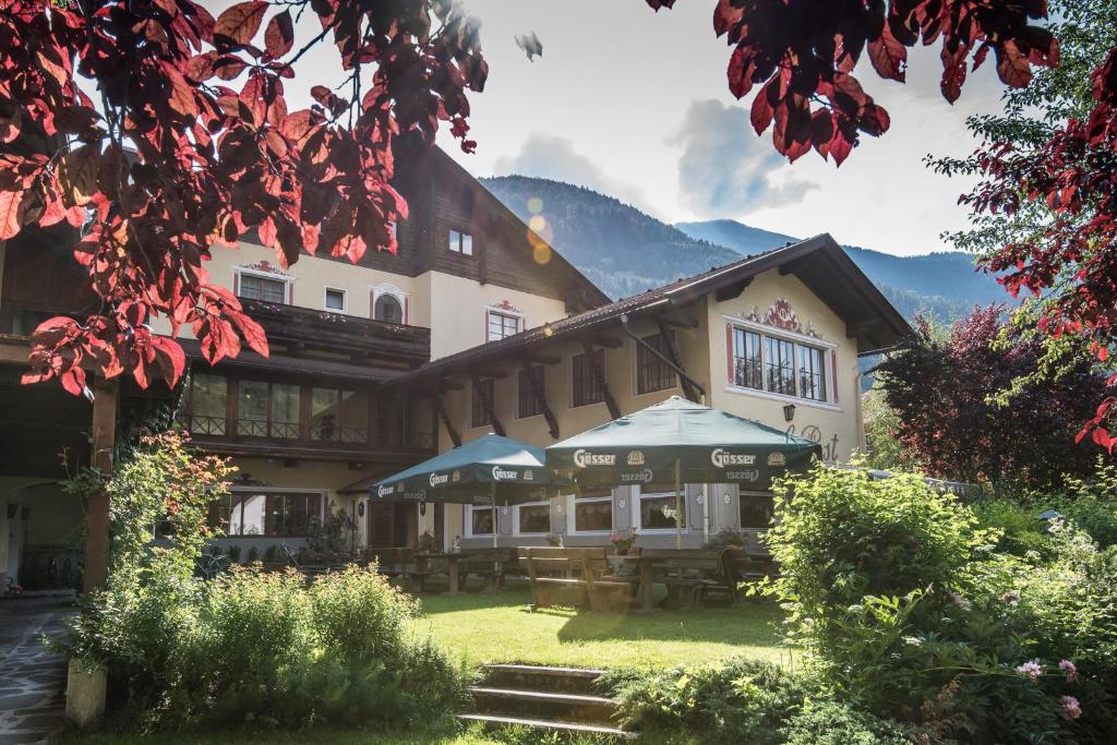 Nespecifikovaný výhled na hory nebo výhled na hory při pohledu z hotelu