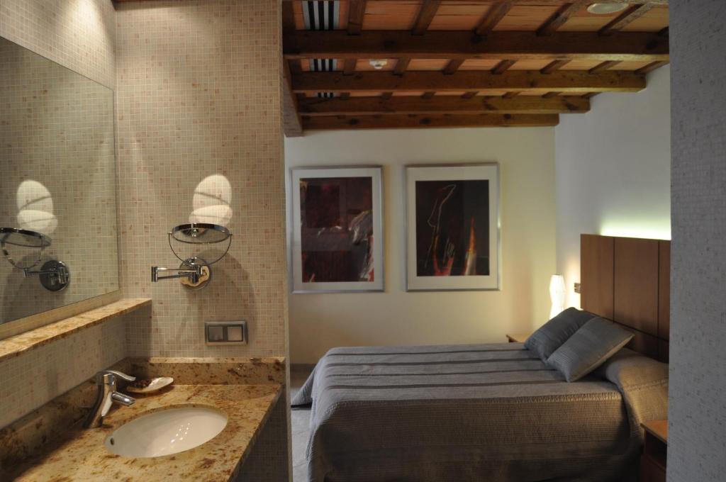 Koupelna v ubytování Hotel Històric