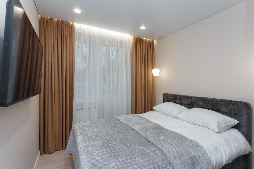 Llit o llits en una habitació de HomeRent Dimo