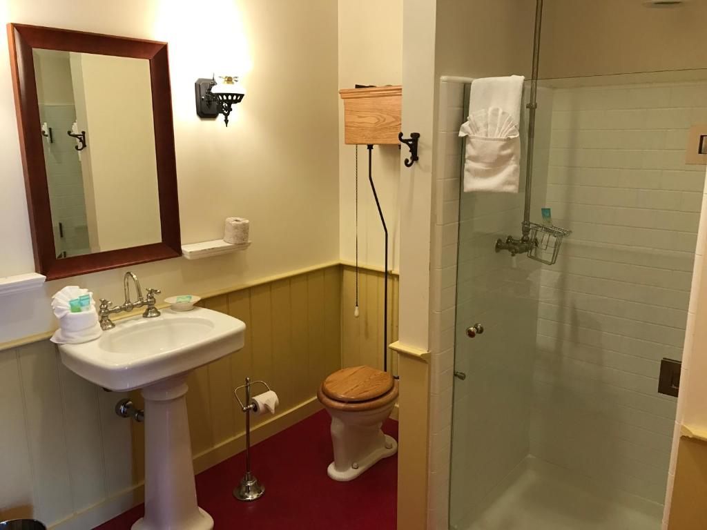 Koupelna v ubytování Cosmopolitan Hotel