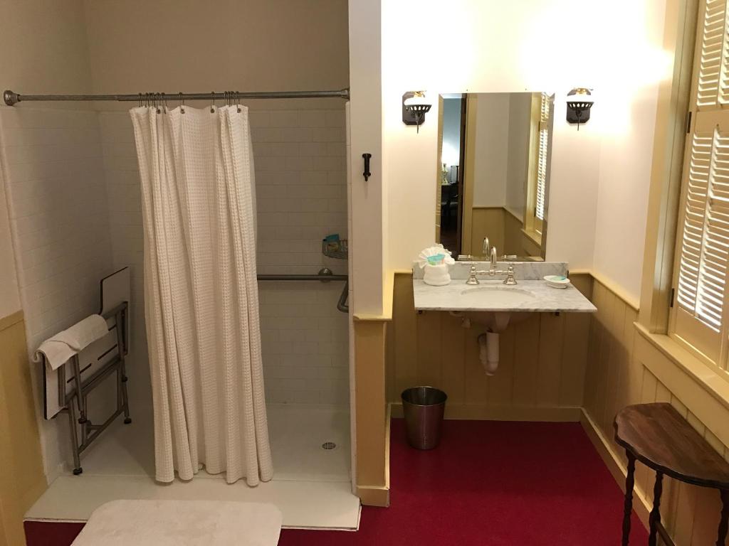 Koupelna v ubytování Cosmopolitan Hotel