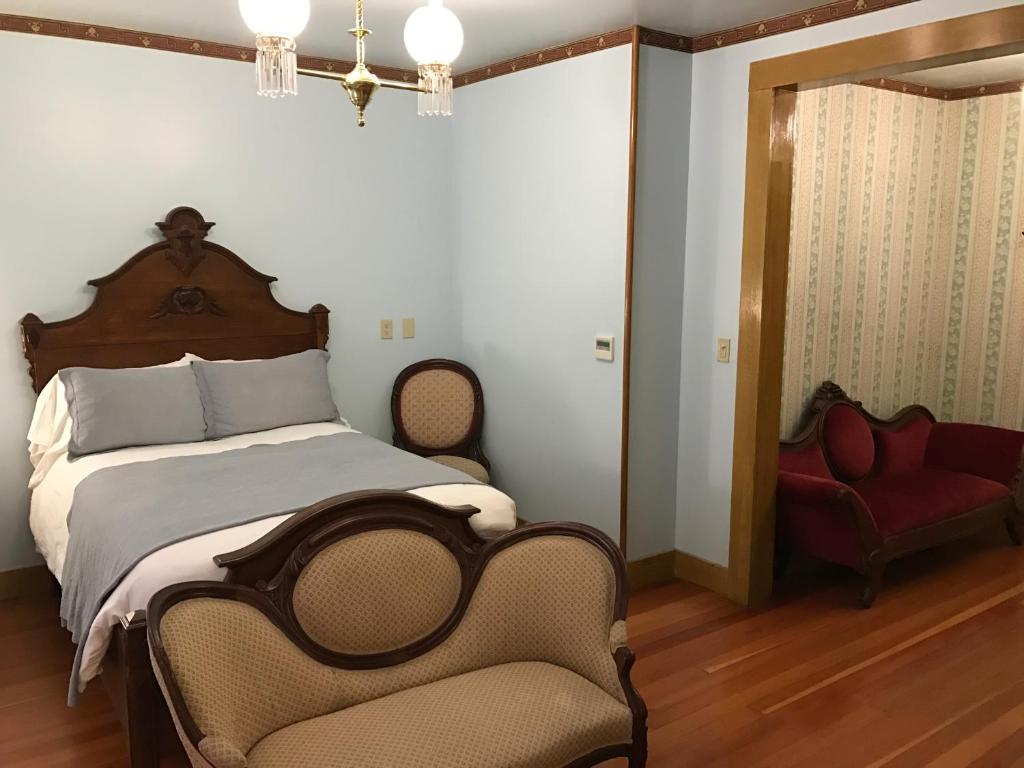 Postel nebo postele na pokoji v ubytování Cosmopolitan Hotel