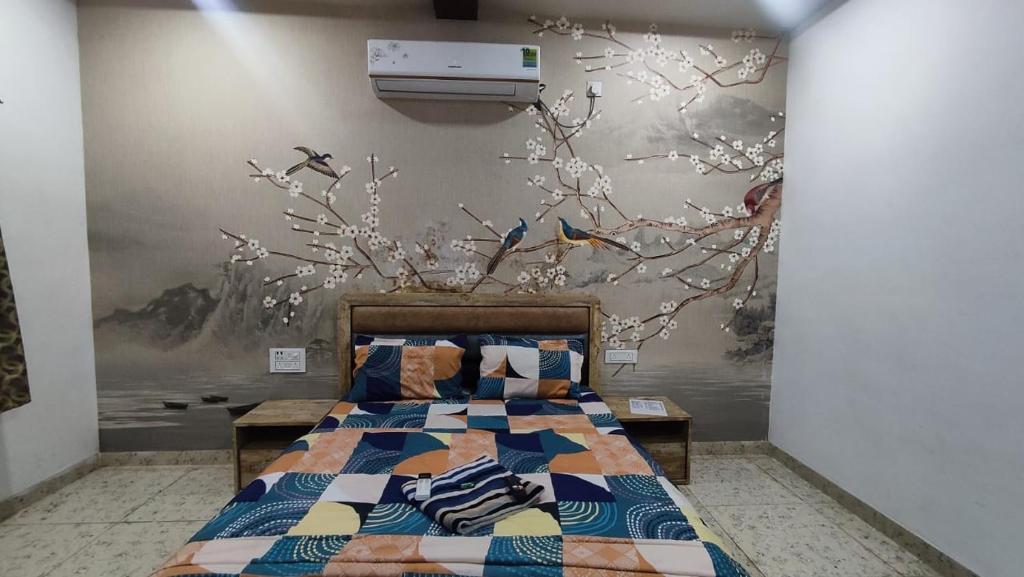 Postel nebo postele na pokoji v ubytování The Gir Village Stay