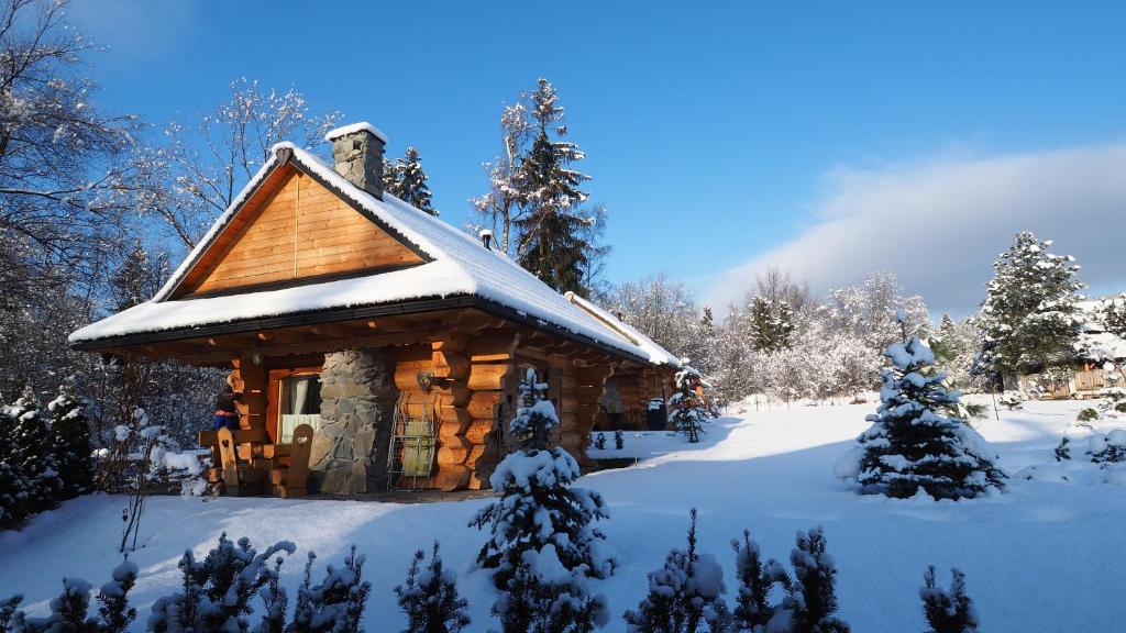 Chata w Rabce - Bajkowa Osada om vinteren
