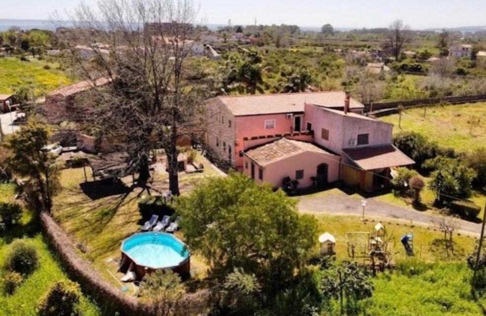 Bazén v ubytování Villa Nadira nebo v jeho okolí