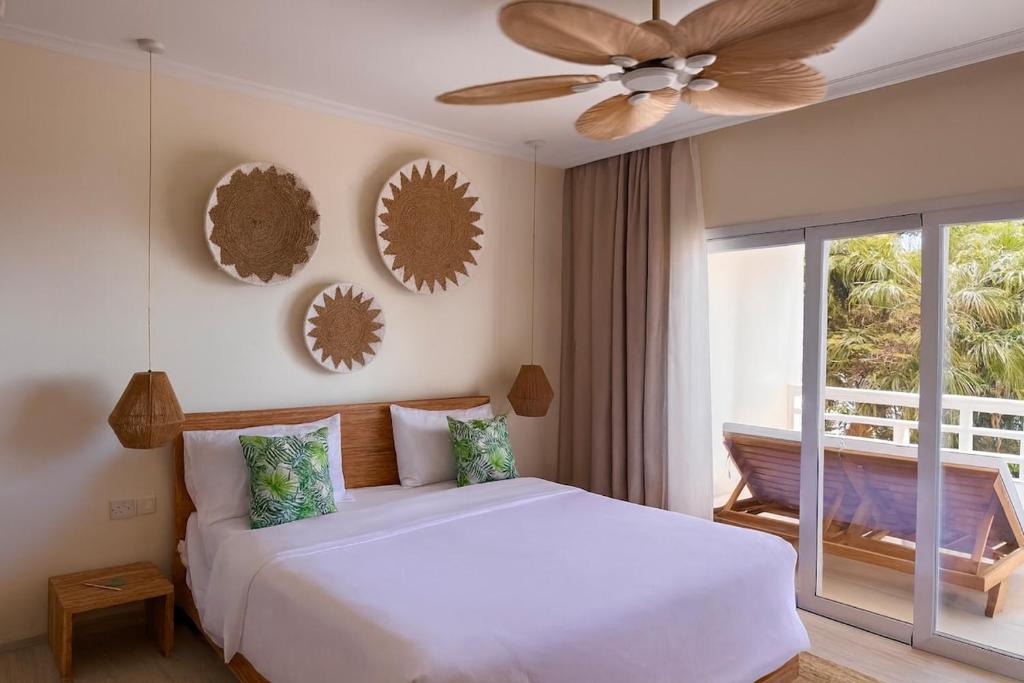 Giường trong phòng chung tại Cocoon