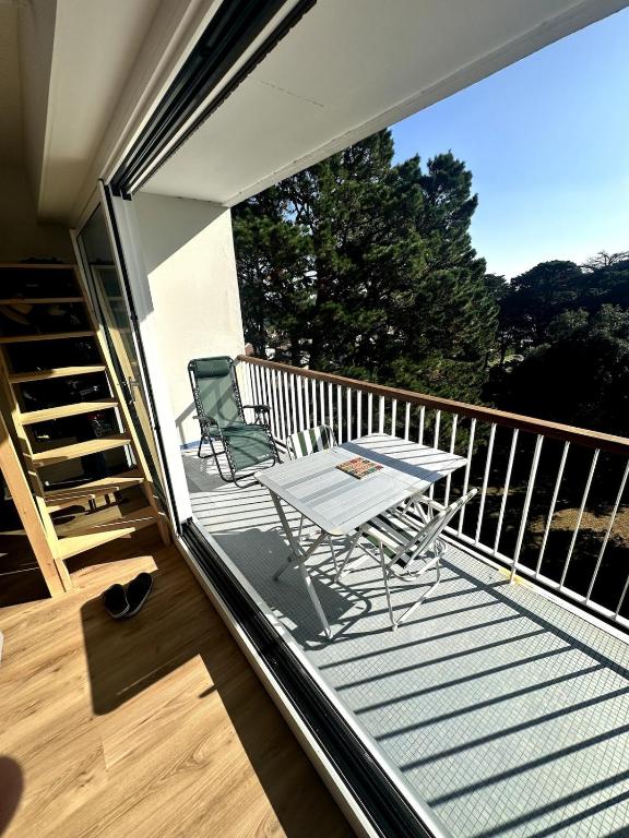 Balkón nebo terasa v ubytování Appartement Pornic plage Noëveillard à pied