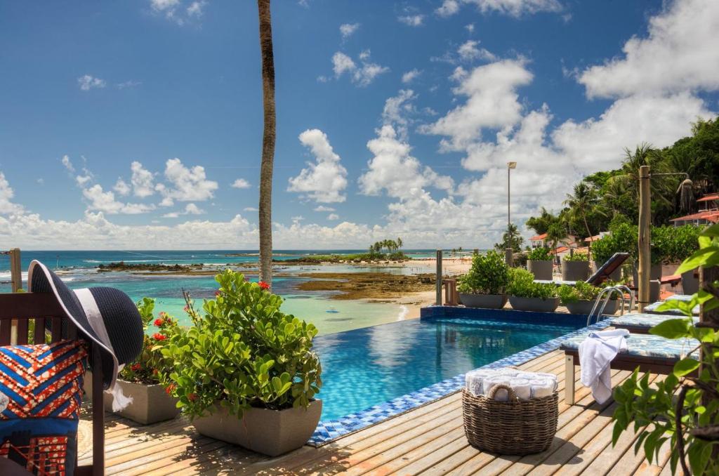 a swimming pool with a view of the ocean at Pousada Bahia Bacana in Morro de São Paulo